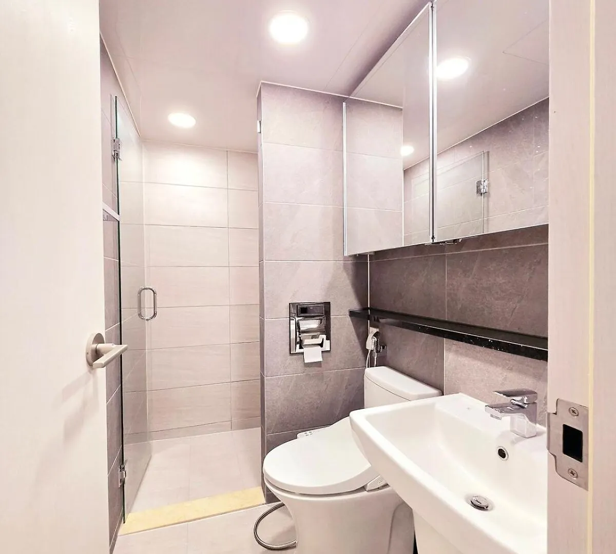 Apartment Open Sale Luxury Stay In Hongik Univ Station 3Mins 7Ppl Group Family Trip Luggage Storage Seoul