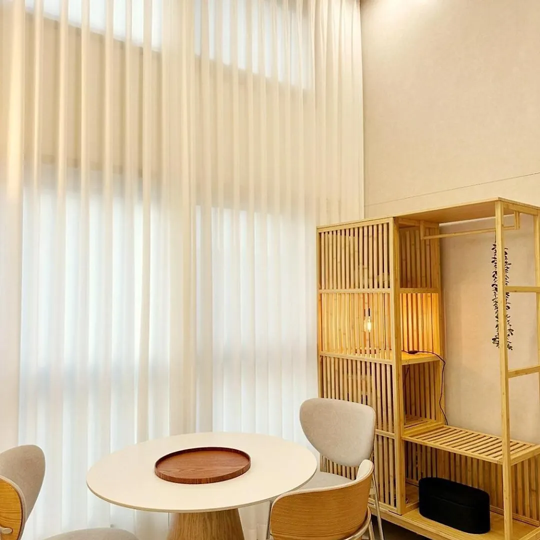 Open Sale Luxury Stay In Hongik Univ Station 3Mins 7Ppl Group Family Trip Luggage Storage Seoul