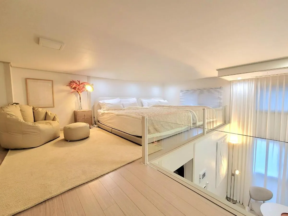 Open Sale Luxury Stay In Hongik Univ Station 3Mins 7Ppl Group Family Trip Luggage Storage Seoul