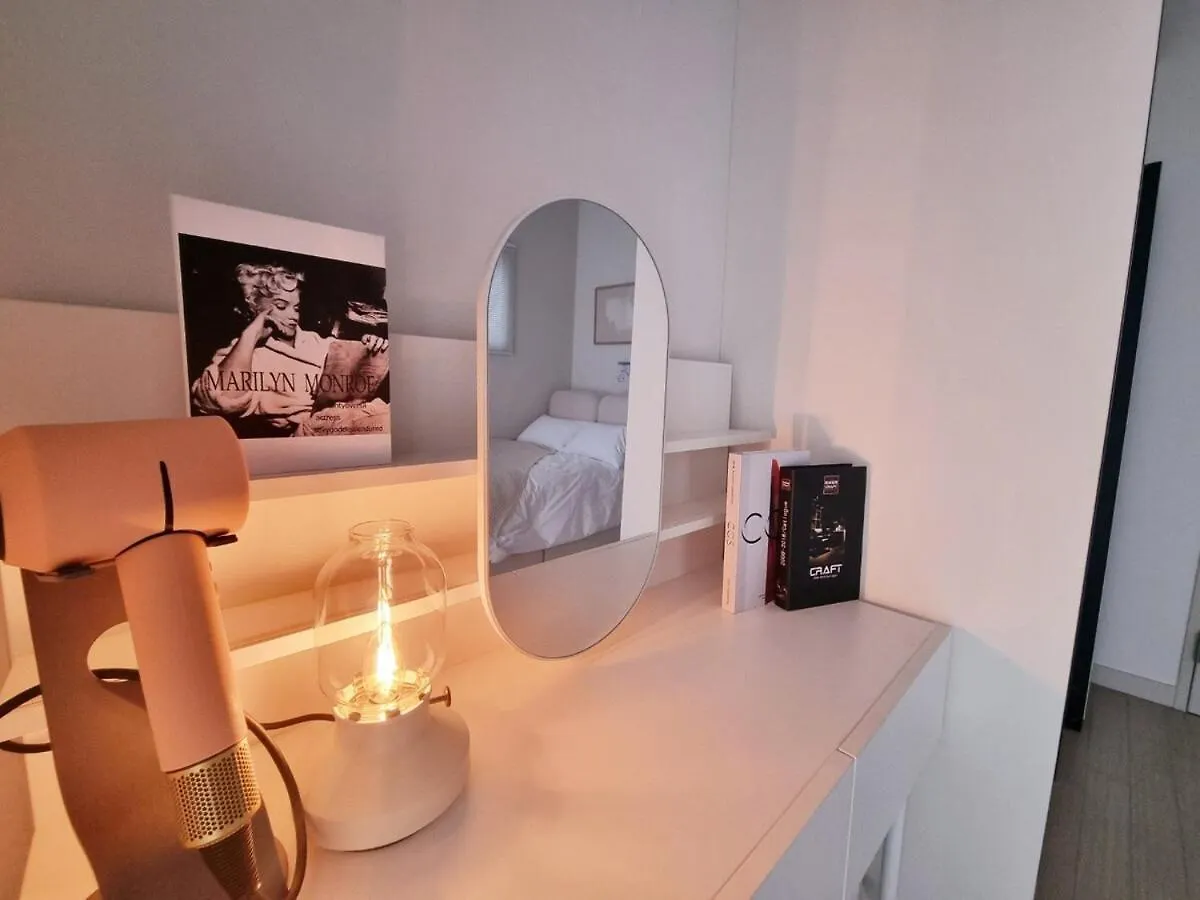 Open Sale Luxury Stay In Hongik Univ Station 3Mins 7Ppl Group Family Trip Luggage Storage Seoul 0*,