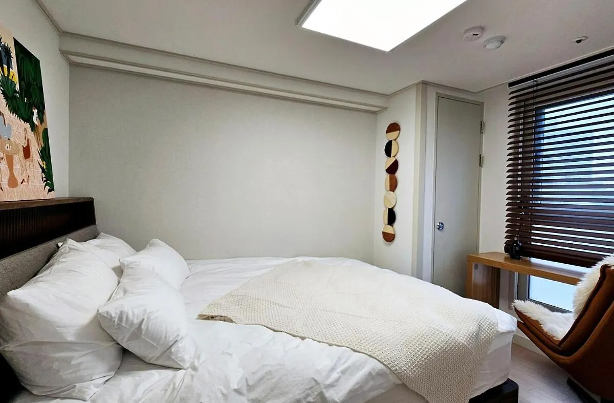 Apartment Open Sale Luxury Stay In Hongik Univ Station 3Mins 7Ppl Group Family Trip Luggage Storage Seoul