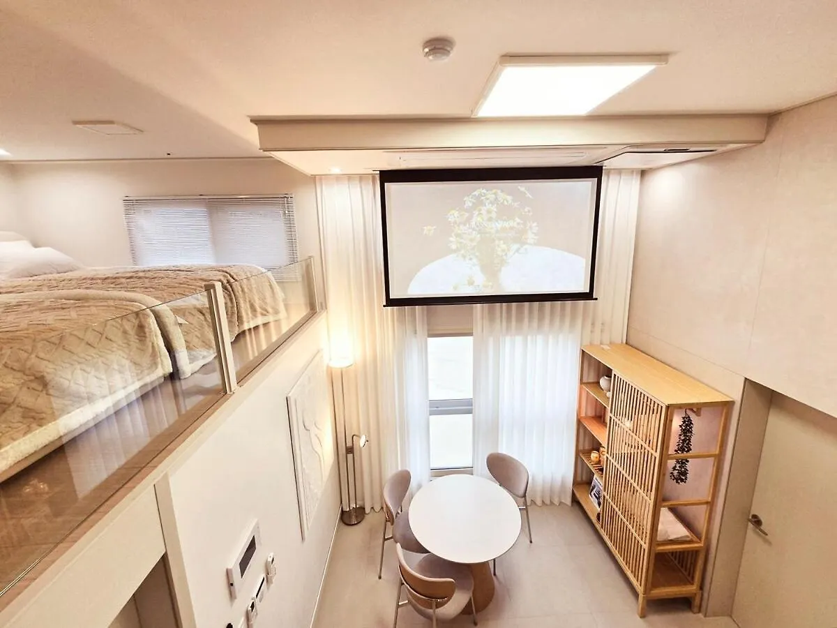 Open Sale Luxury Stay In Hongik Univ Station 3Mins 7Ppl Group Family Trip Luggage Storage Seoul