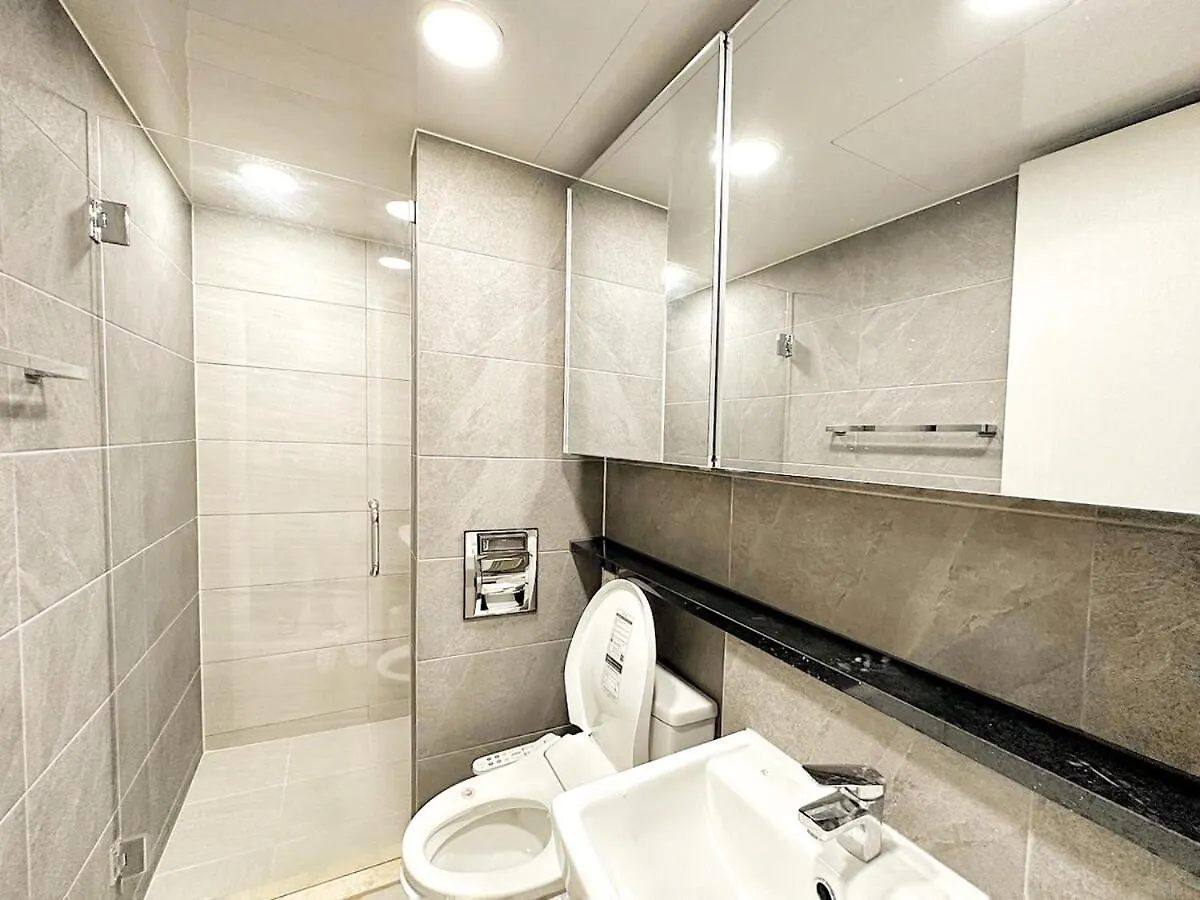Open Sale Luxury Stay In Hongik Univ Station 3Mins 7Ppl Group Family Trip Luggage Storage Seoul