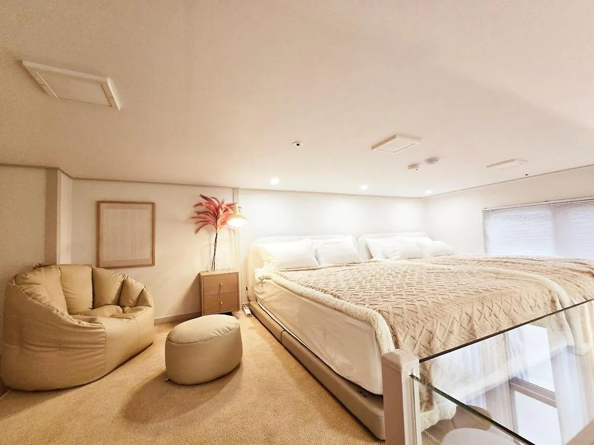 Open Sale Luxury Stay In Hongik Univ Station 3Mins 7Ppl Group Family Trip Luggage Storage Seoul Apartment