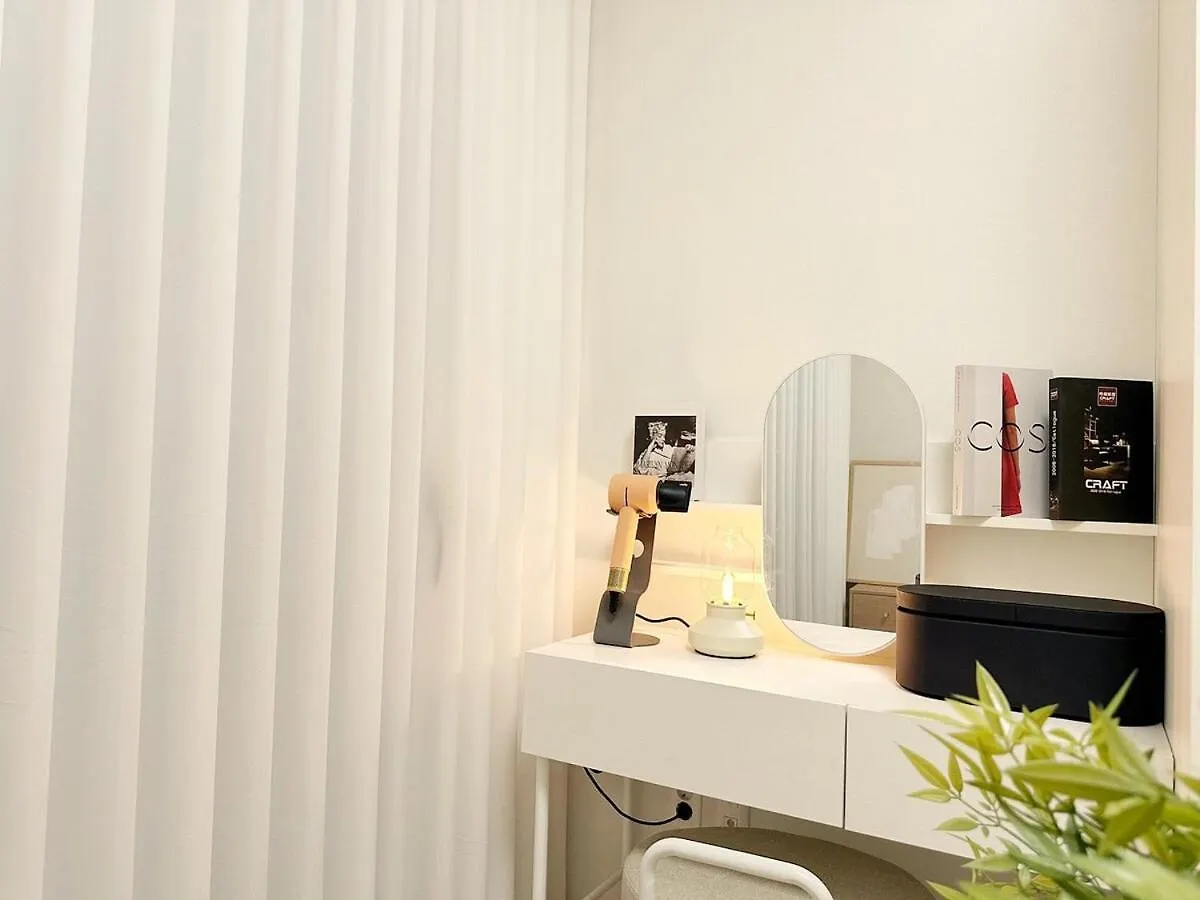 Open Sale Luxury Stay In Hongik Univ Station 3Mins 7Ppl Group Family Trip Luggage Storage Seoul Apartment