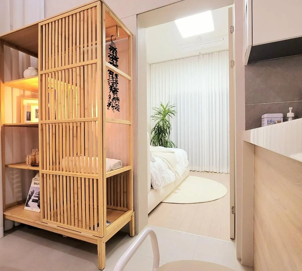 Open Sale Luxury Stay In Hongik Univ Station 3Mins 7Ppl Group Family Trip Luggage Storage Seoul