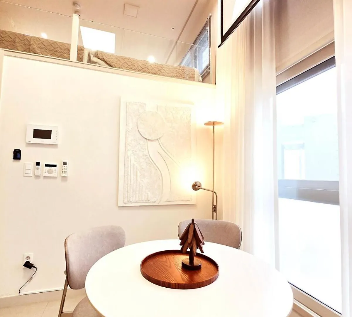 Open Sale Luxury Stay In Hongik Univ Station 3Mins 7Ppl Group Family Trip Luggage Storage Seoul
