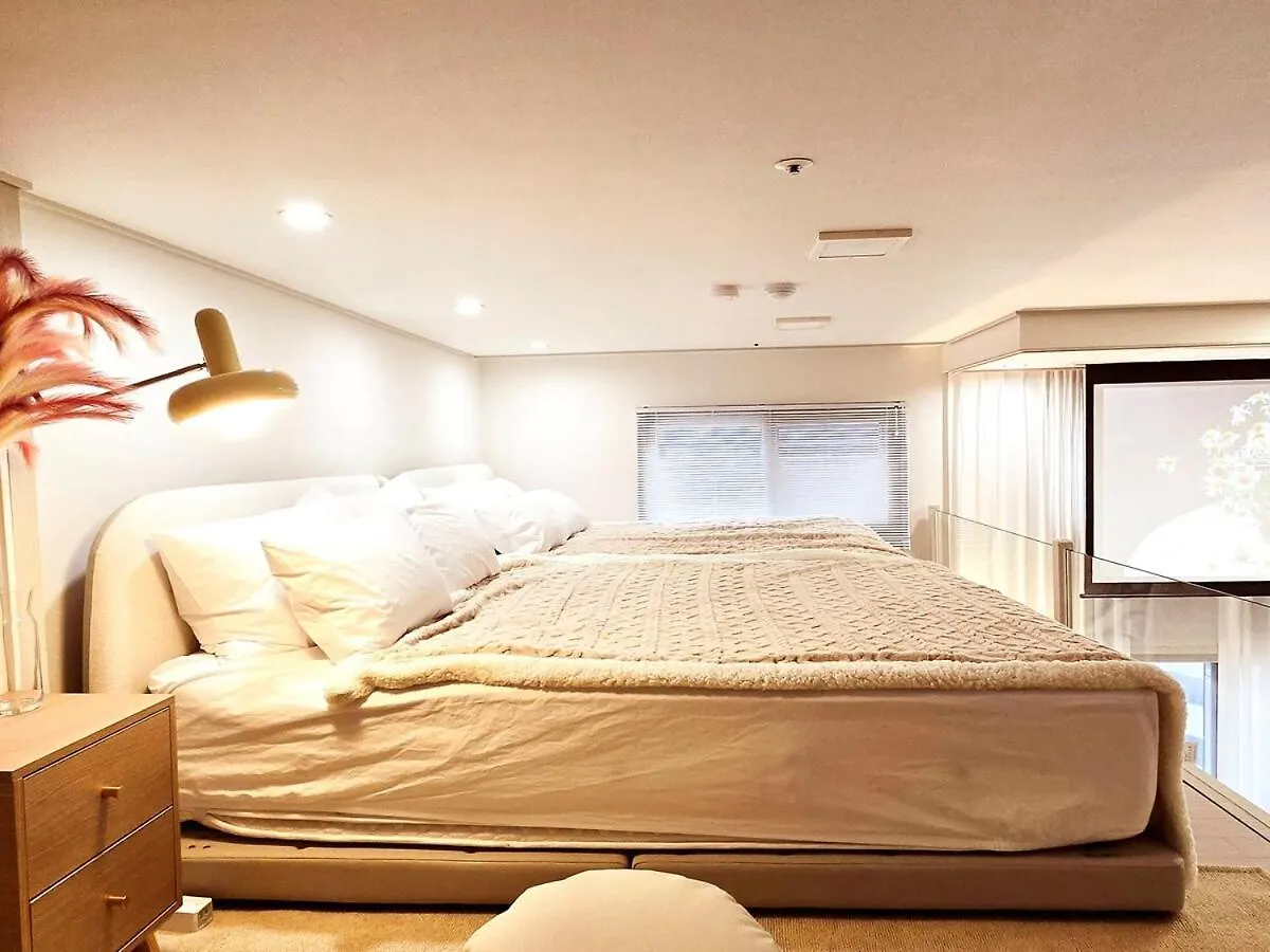 Open Sale Luxury Stay In Hongik Univ Station 3Mins 7Ppl Group Family Trip Luggage Storage Seoul