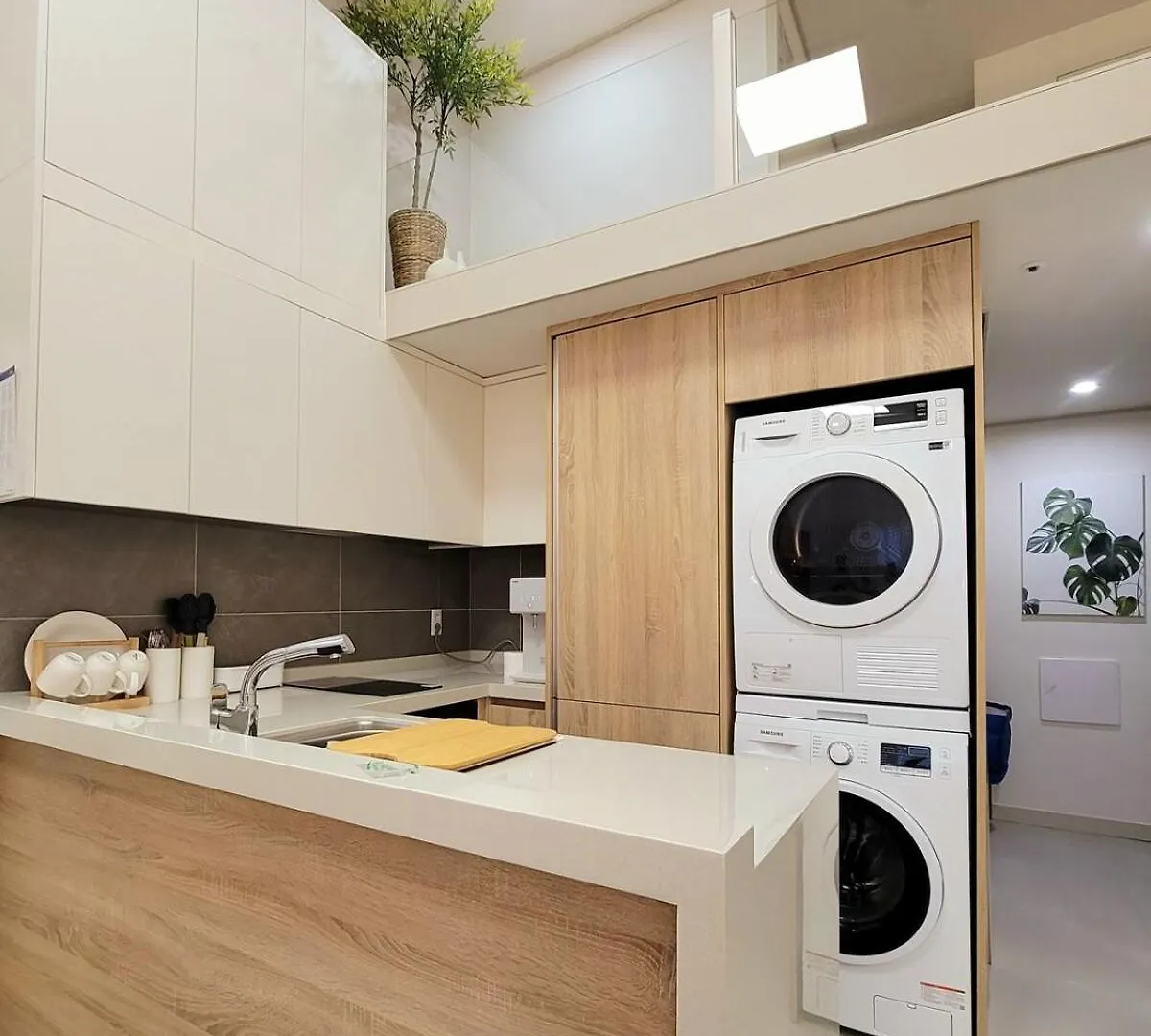 Open Sale Luxury Stay In Hongik Univ Station 3Mins 7Ppl Group Family Trip Luggage Storage Seoul Apartment