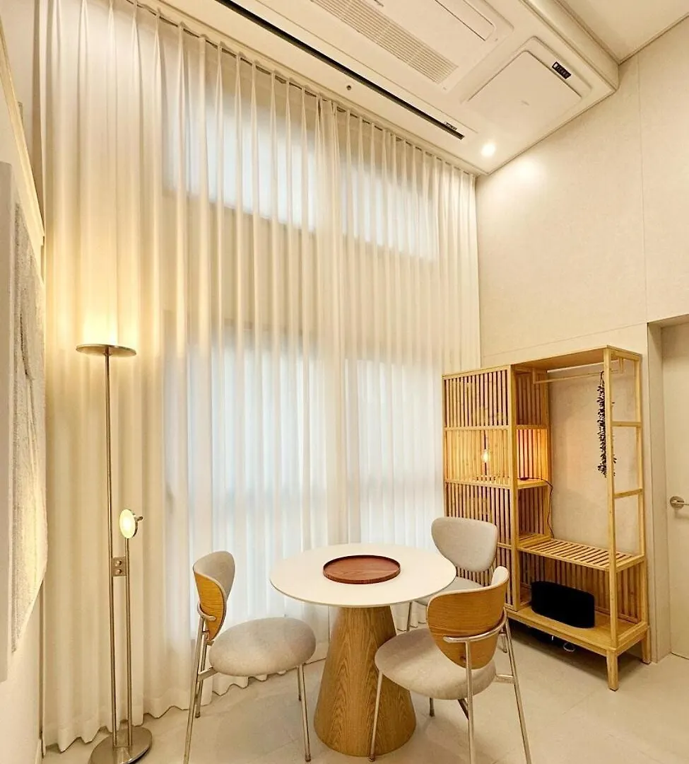 Open Sale Luxury Stay In Hongik Univ Station 3Mins 7Ppl Group Family Trip Luggage Storage Seoul