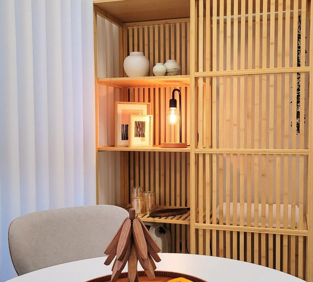 Open Sale Luxury Stay In Hongik Univ Station 3Mins 7Ppl Group Family Trip Luggage Storage Seoul